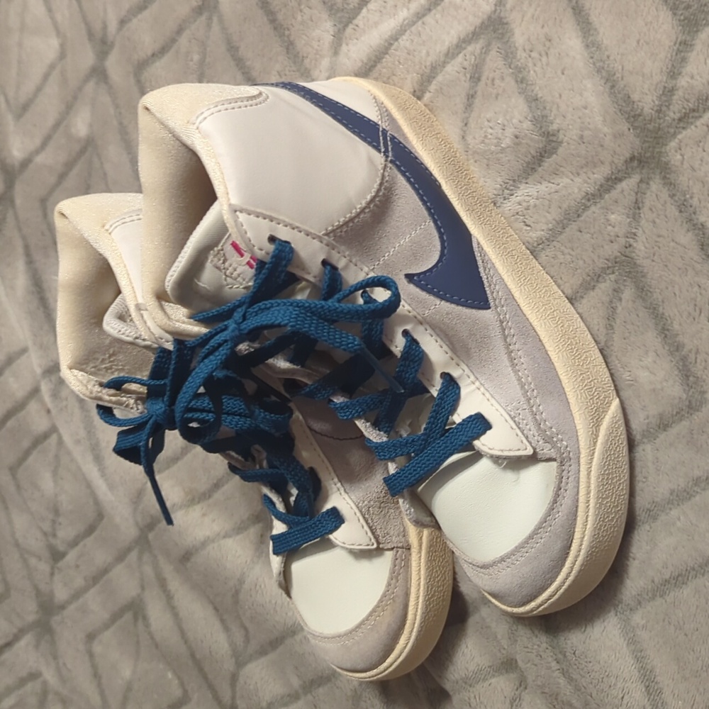 pair of Nike Blazer Mid '77 SE sneakers in the‎ "Sail Diffused Blue" colorway